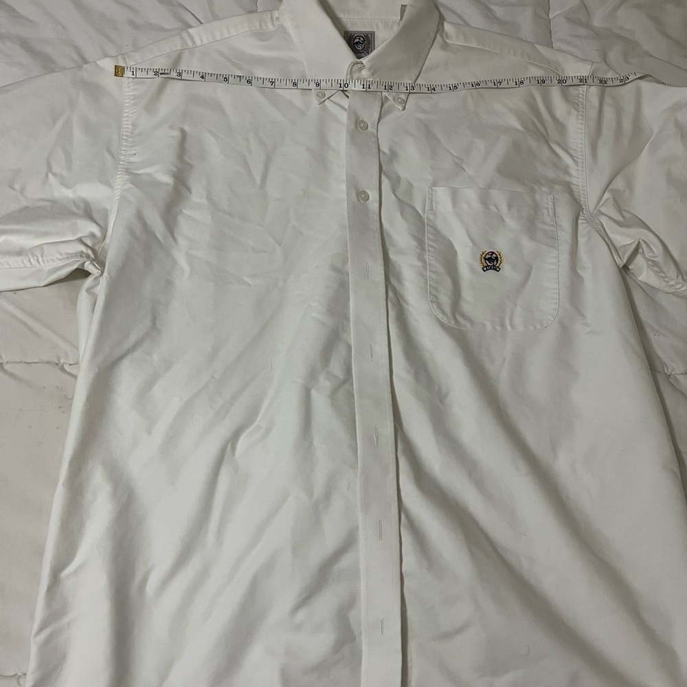 Classic White Men’s Button-Down Shirt with Chest Pocket.